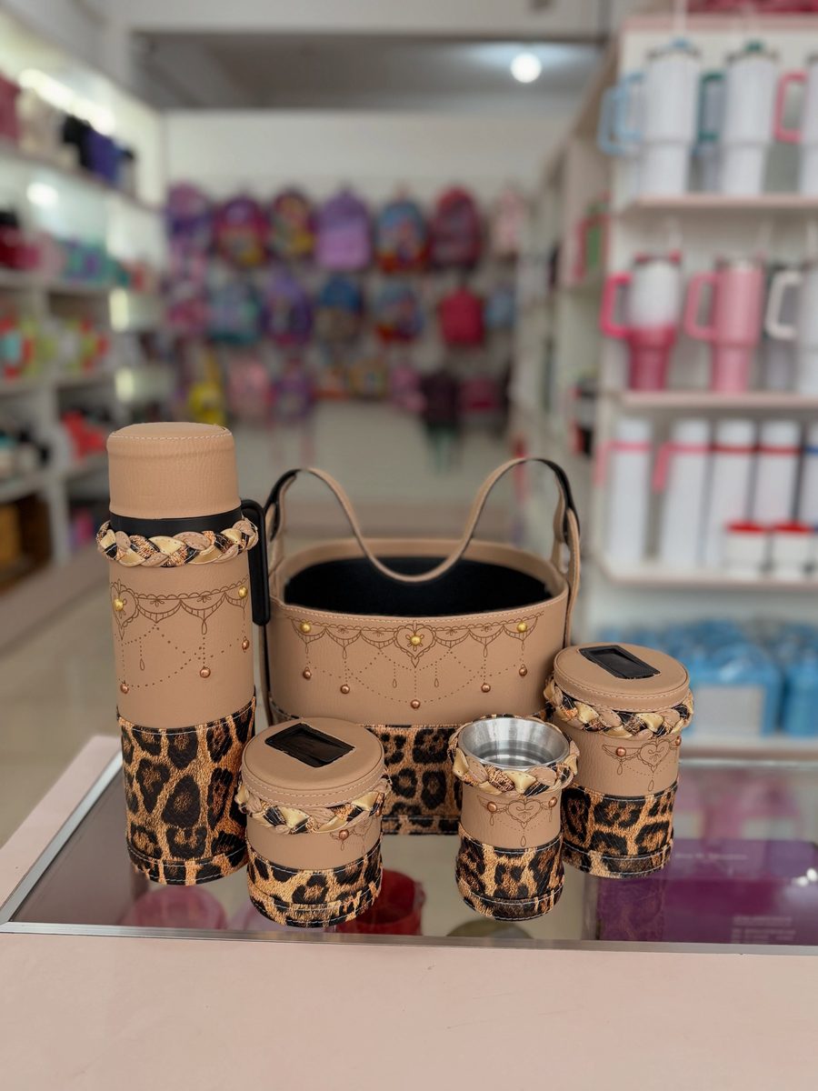 Bolsos materos de cuero en rosa y negro